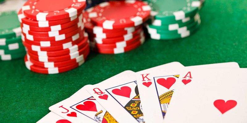 Chơi game Poker chuyên nghiệp